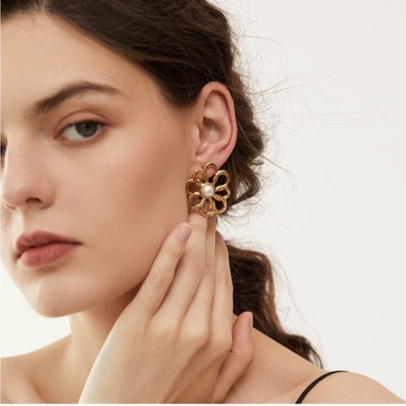 GOLD 14k Gold Plated Flower Stud Earrings - Picture 2 of 4